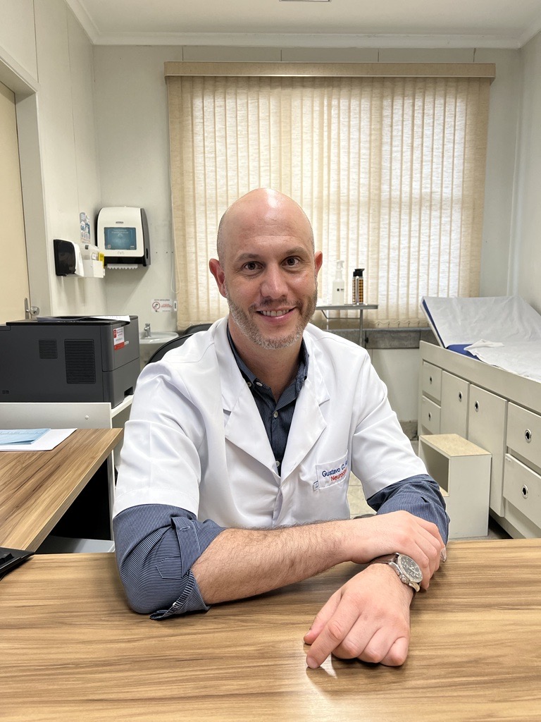 NEUROCIRURGIÃO DO HOSPITAL MADRE TERESA, DR. GUSTAVO ANDRADE, PALESTRA ...